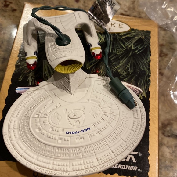 Vintage 1993 Hallmark USS Enterprise Next Generation - Picture 3 of 6